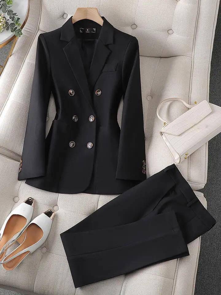 Lea Bergen™ | Blazer- og bukseensemble i nude