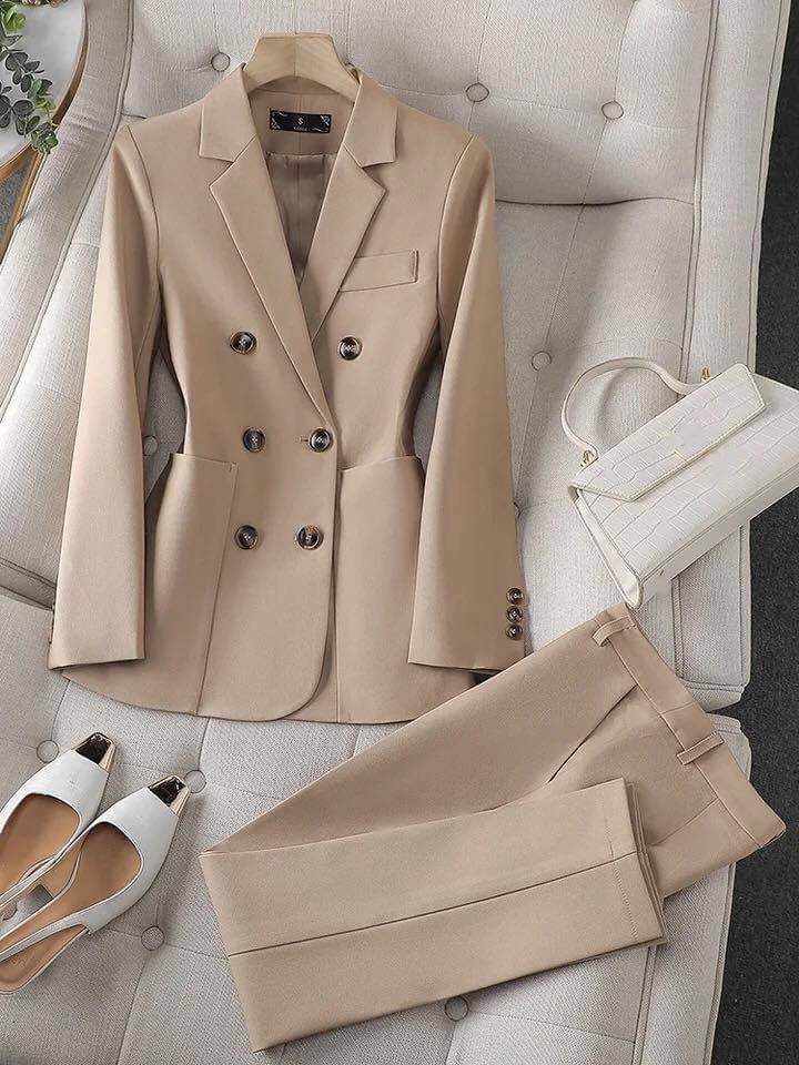 Lea Bergen™ | Blazer- og bukseensemble i nude