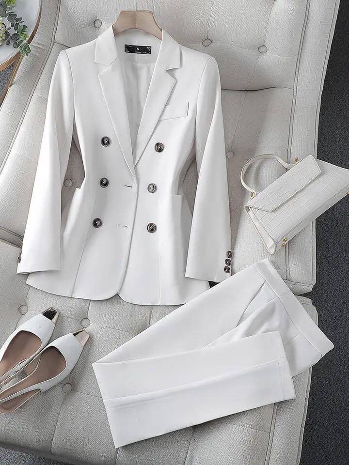 Lea Bergen™ | Blazer- og bukseensemble i nude