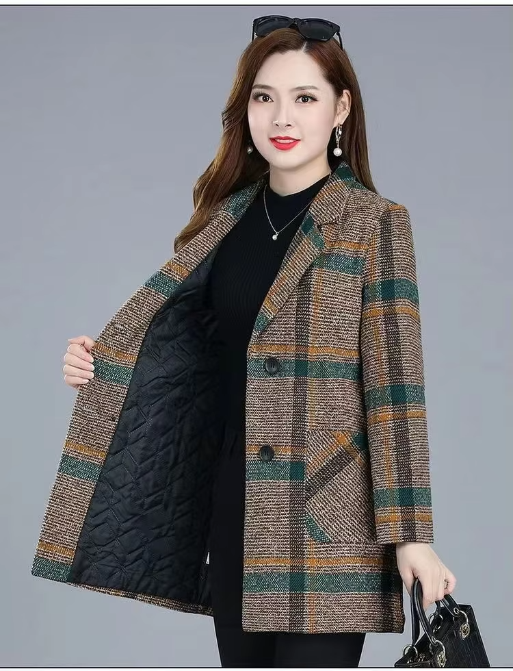 DOROTHY | LANG RUTET KÅPE BLAZER
